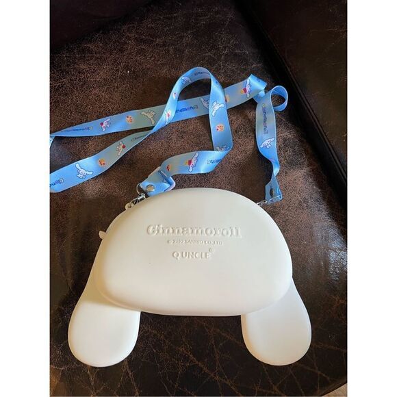 Cinnamoroll Silicone Crossbody Bag - Picture 3 of 8